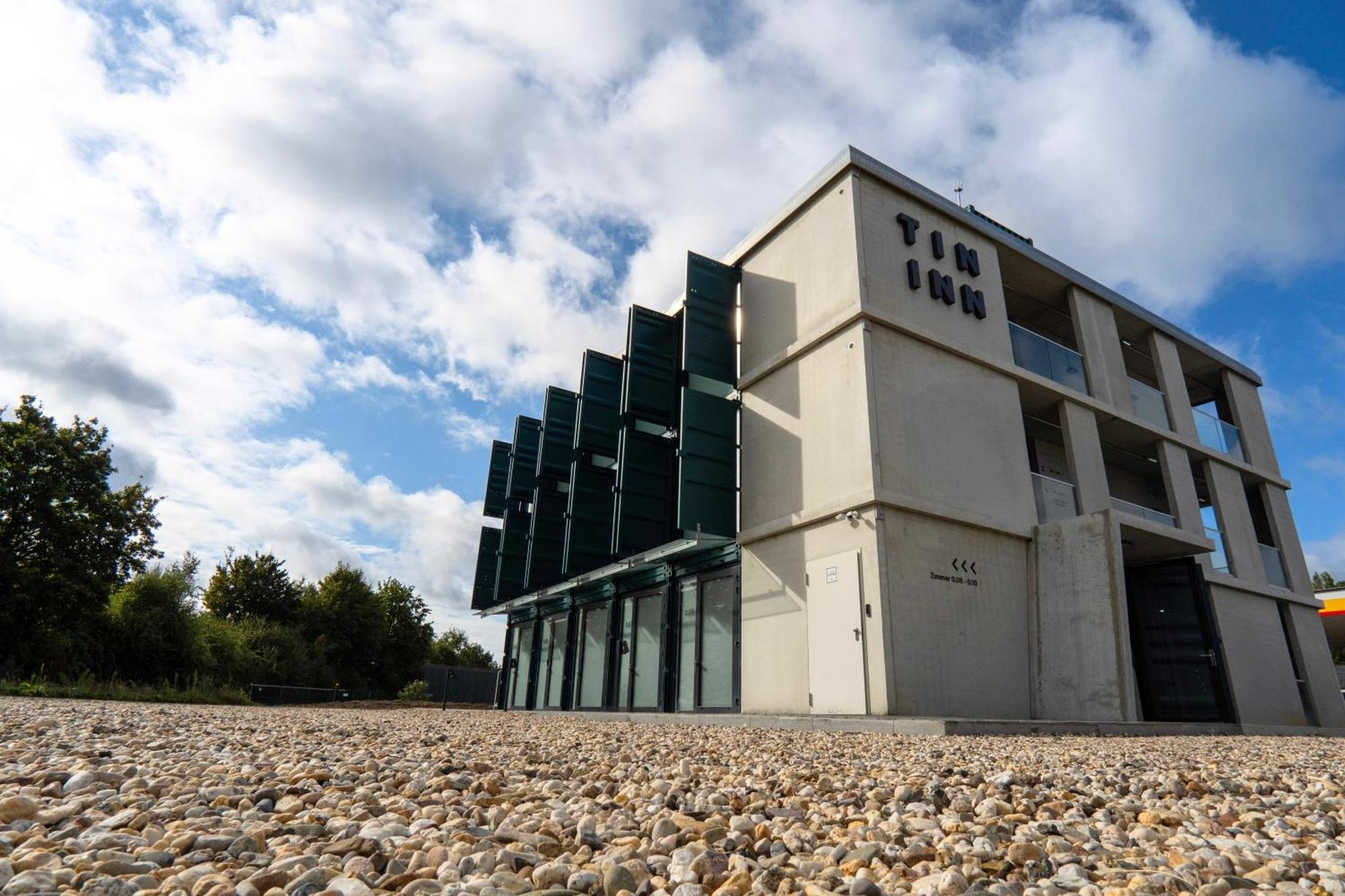 Tin Inn - Heinsberg - Das Hotel Aus Hochwertig Ausgebauten Ueberseecontainern Exteriör bild
