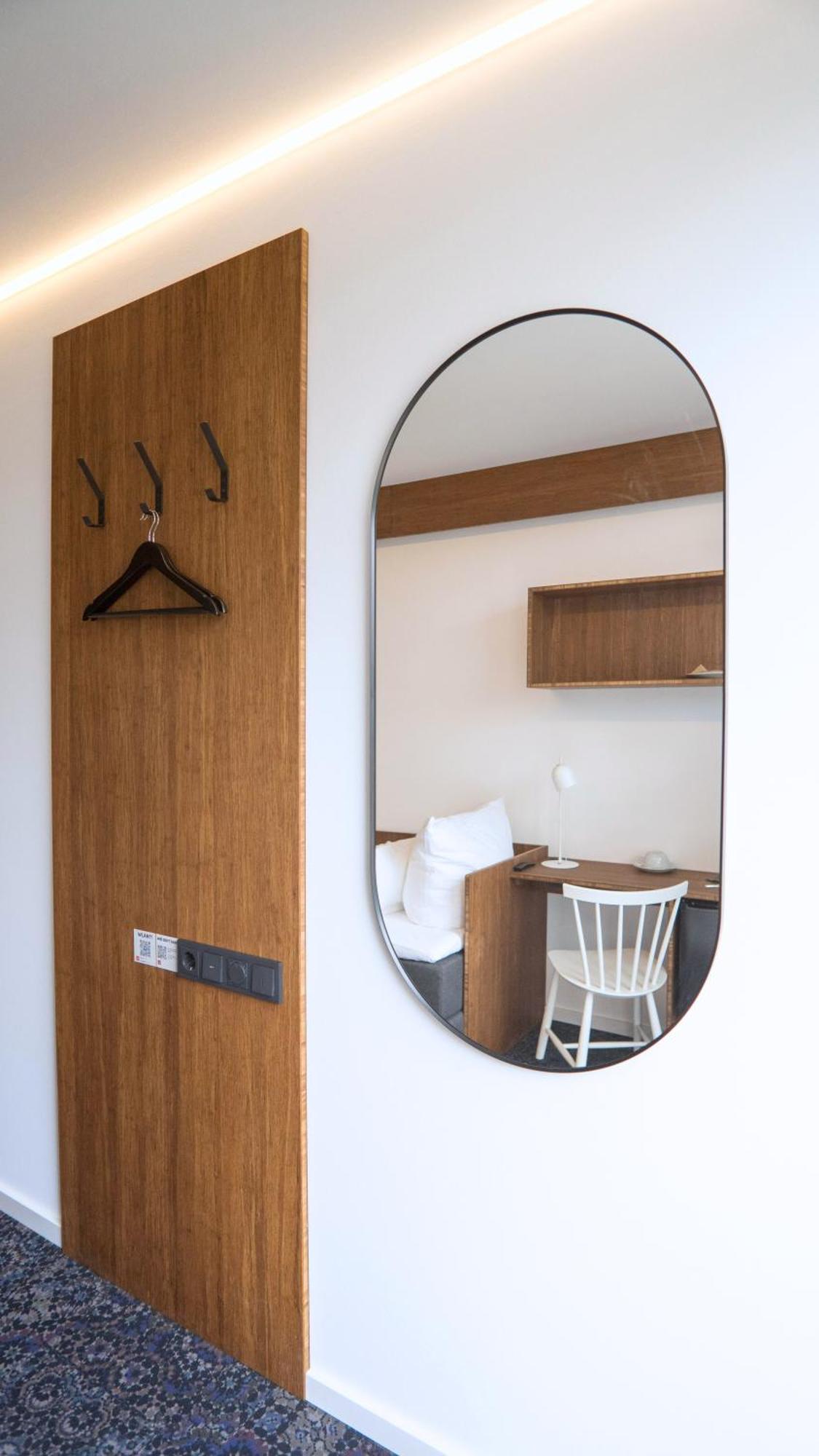 Tin Inn - Heinsberg - Das Hotel Aus Hochwertig Ausgebauten Ueberseecontainern Exteriör bild